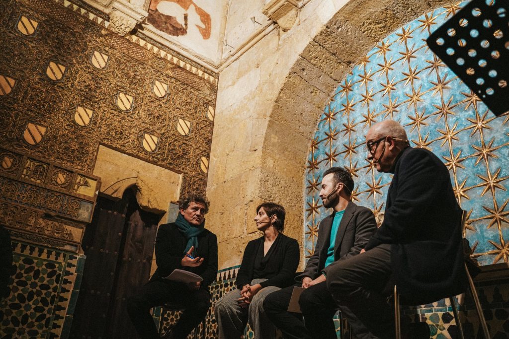 Los cuatro participantes en la presentación del podcast, en la Capilla de San Bartolomé